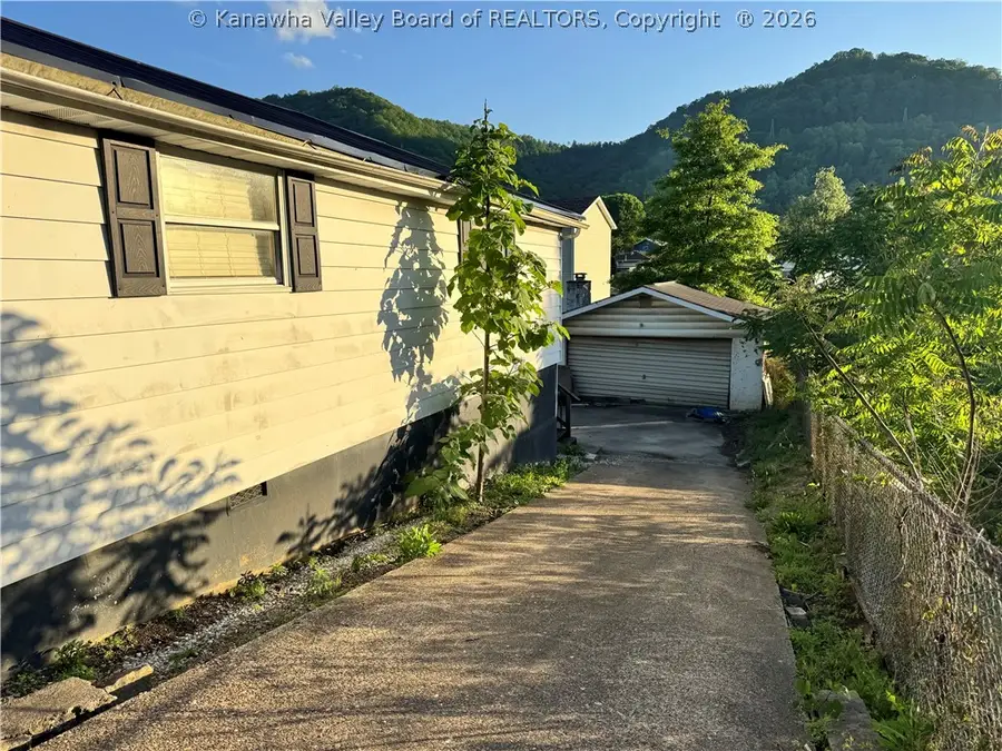 316 Nancy Avenue, Belle, WV 25015 - #2