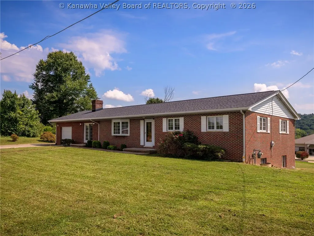 2015 E Highland Drive, Hurricane, WV 25526 - #1