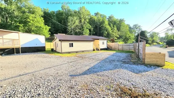 1314 & 1314-1/2 Chestnut Street, South Charleston, WV 25309