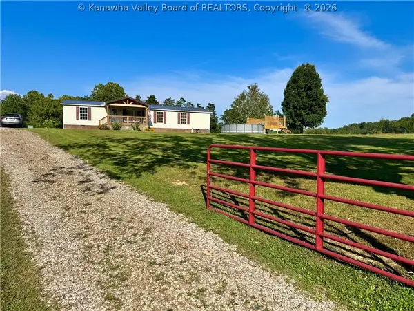 1565 Capehart Road, Leon, WV 25123