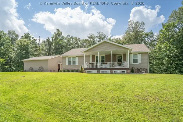 300 Valley View Drive, Clendenin, WV 25030