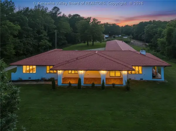 1 Top Notch Drive, Hurricane, WV 25526