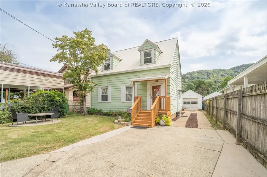 3326 W 5th Avenue, Belle, WV 25015 - #2