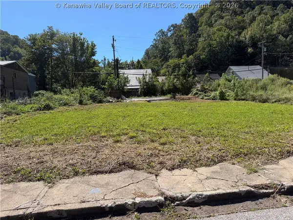 413 Coolidge Avenue, Holden, WV 25625