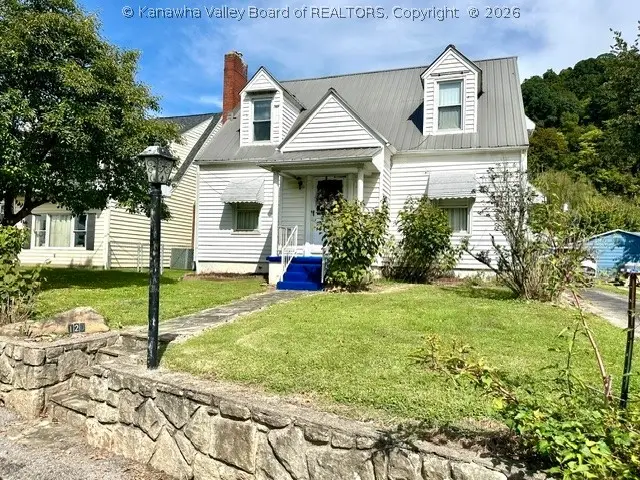 120 W Reynolds Avenue, Belle, WV 25015 - #1