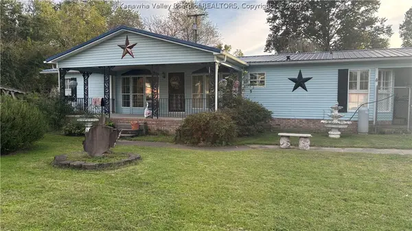 1164 Pike Street, Hartford, WV 25247