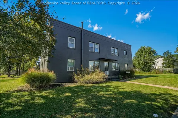 653 10th Street, St Albans, WV 25177