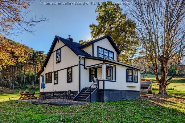 4174 Charleston Road, Gandeeville, WV 25243