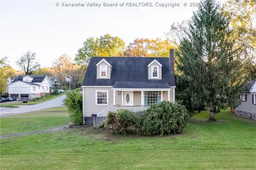919 7th Avenue, Saint Albans, WV 25177 - #2