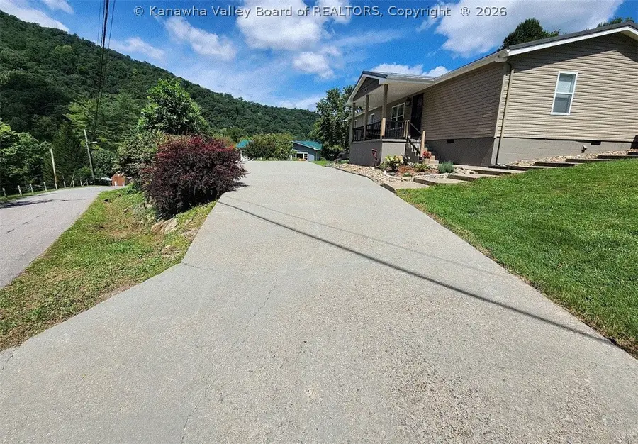 909 Hope Street, Madison, WV 25130 - #2