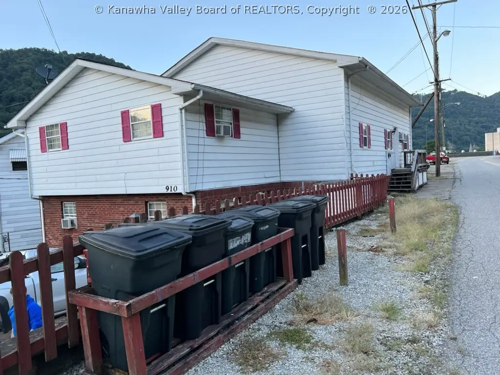 910 Fayette Pike, Montgomery, WV 25136 - #1