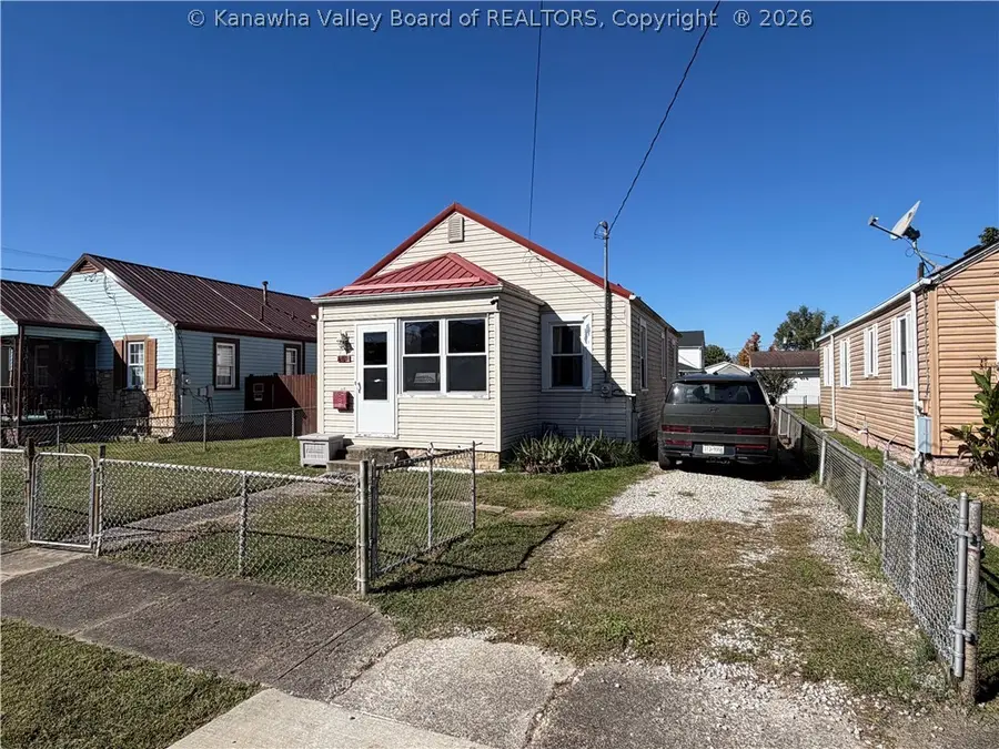 407 20th Street, Dunbar, WV 25064 - #2