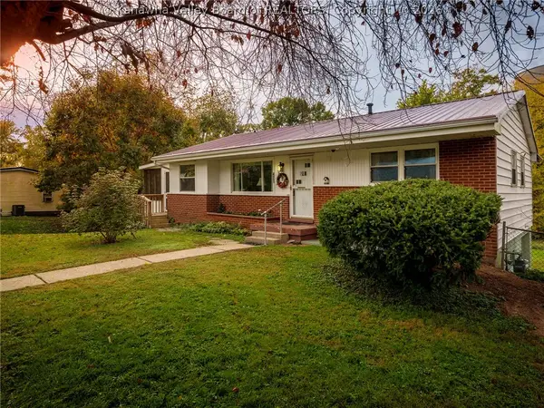 421 1st Avenue, Poca, WV 25159
