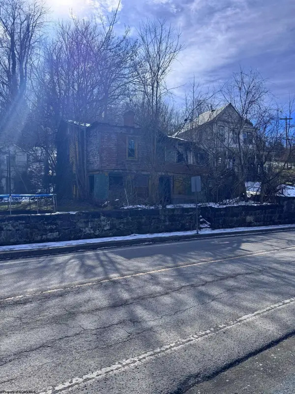 104 S Stonewall Street, Sutton, WV 26601