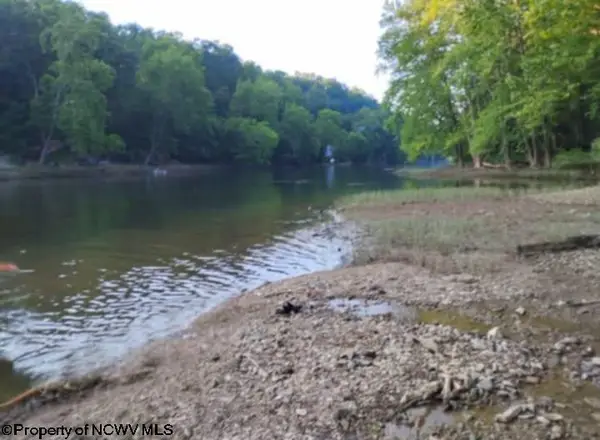 34 Sandy Beach Road, Fairmont, WV 26554