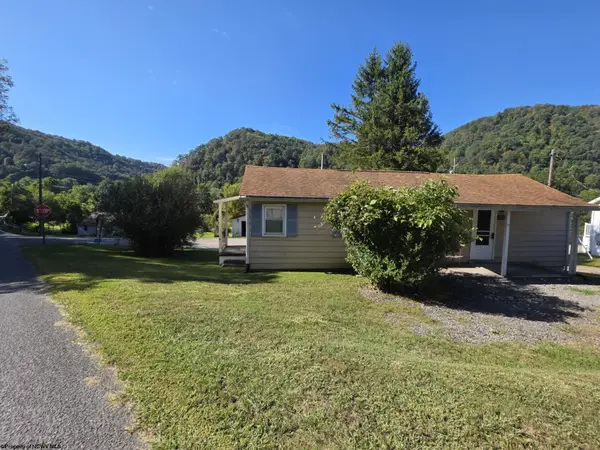 10 Center Street, Rowlesburg, WV 26425