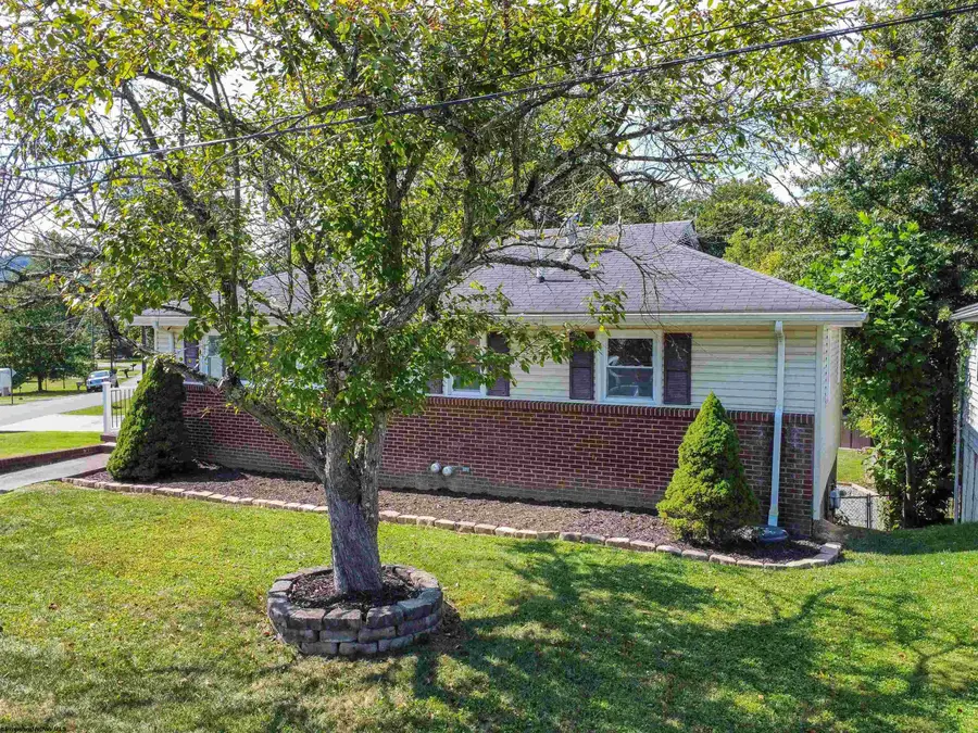 501 Willow Lane, Bridgeport, WV 26301 - Image #2