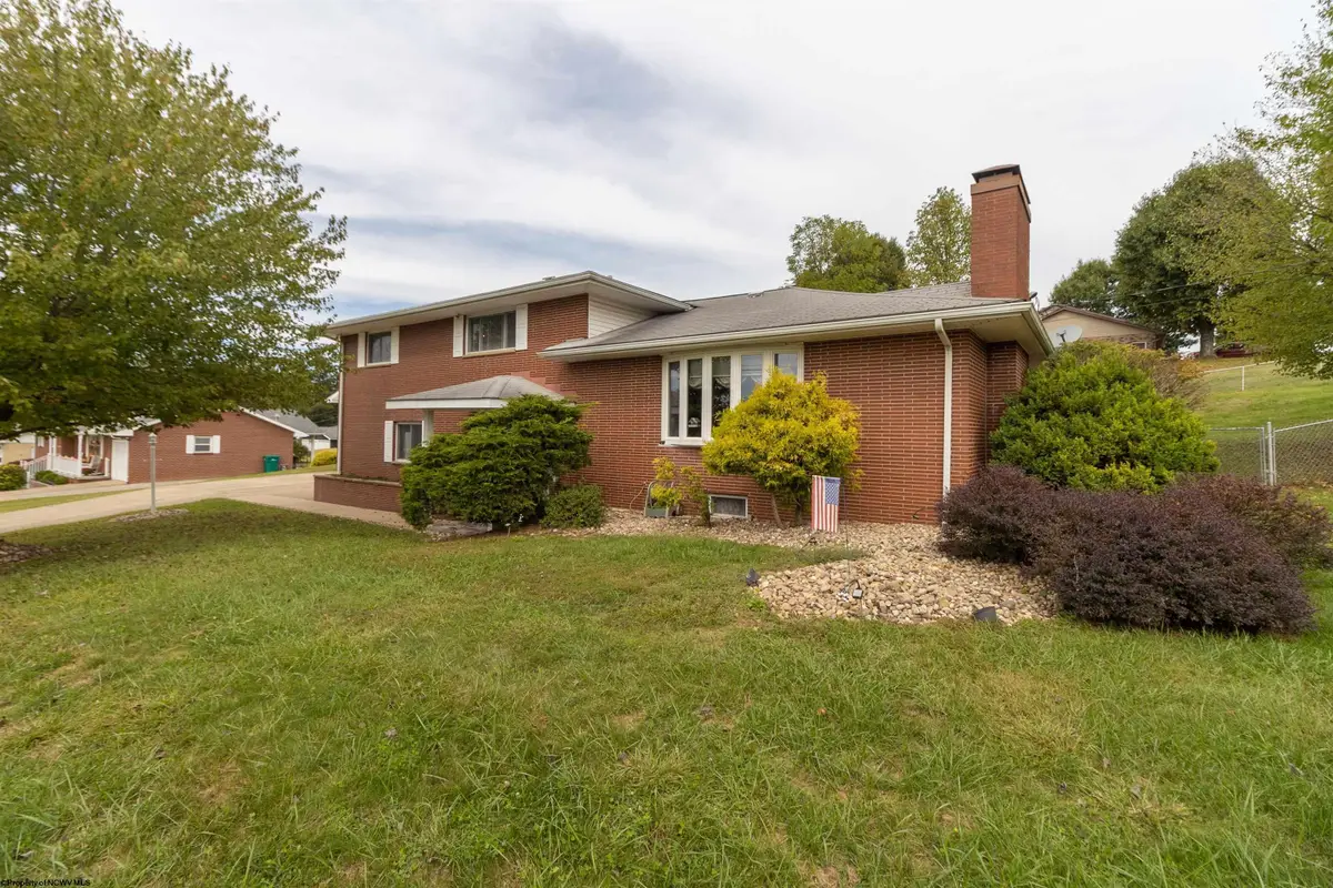 220 Meadow View Drive, Bridgeport, WV 26330 - Image #1