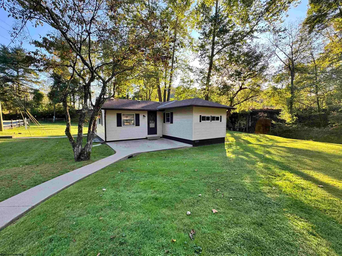 904 Pinchgut Hollow Road, Fairmont, WV 26554 - Image #1