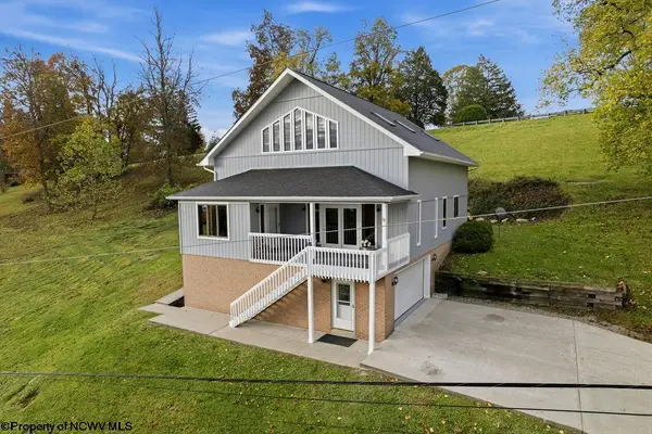 32 St James Drive, Clarksburg, WV 26301