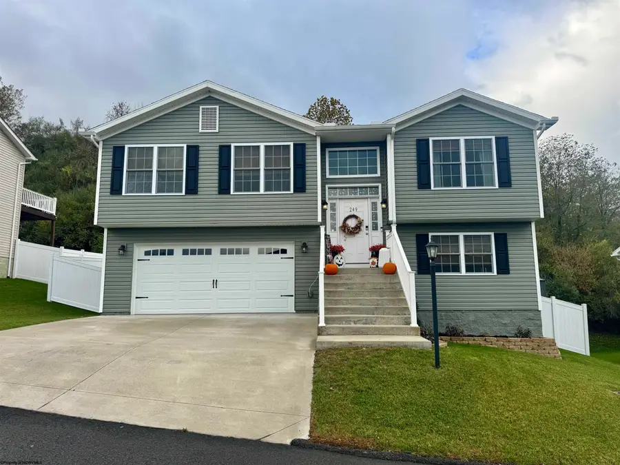 249 Woodbury Drive, Fairmont, WV 26554 - Image #2