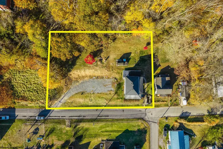 135 E Knotts Avenue, Grafton, WV 26354 - Image #3