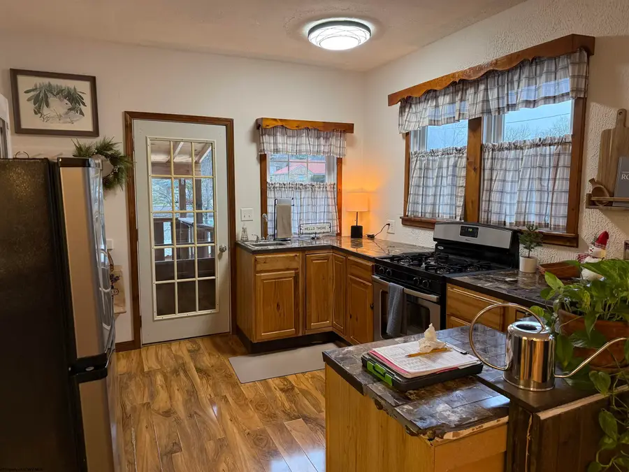 221 Meadow Avenue, Mannington, WV 26582 - Image #3
