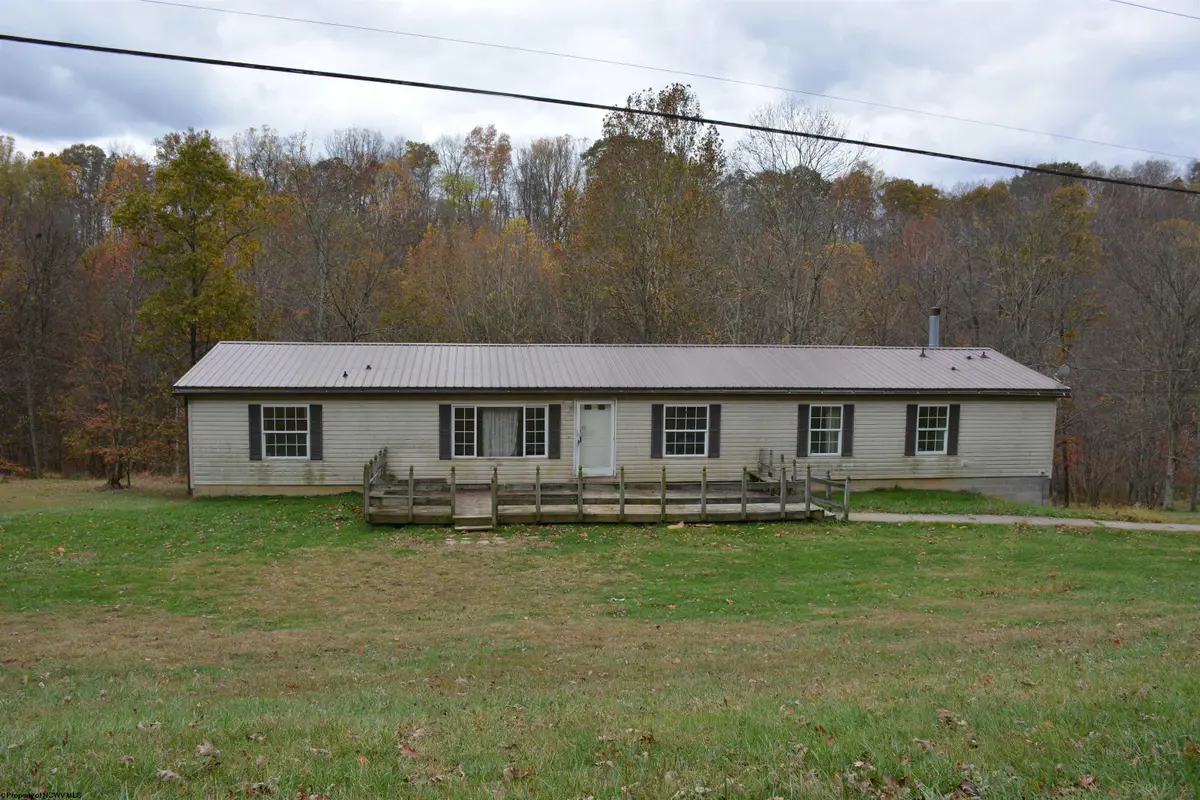 135 Fawn Meadow Drive, Maidsville, WV 26541 - Image #1