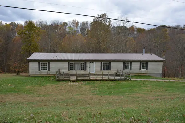 135 Fawn Meadow Drive, Maidsville, WV 26541