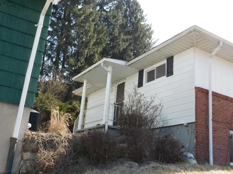 1126 S Park Drive, Fairmont, WV 26554 - #2