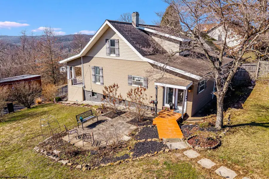 139 W Knotts Avenue, Grafton, WV 26354 - #3