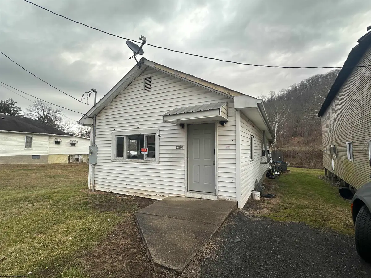 1208 N River Avenue, Weston, WV 26452 - #1