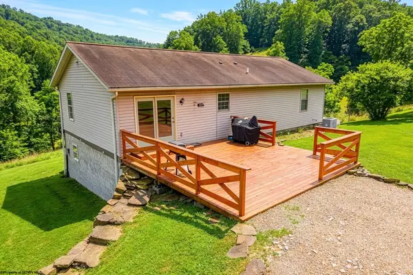 102 Indian Run Road, Fairview, WV 26570