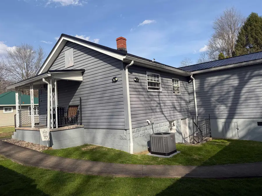 1513 Worthington Street, Fairmont, WV 26554 - #3