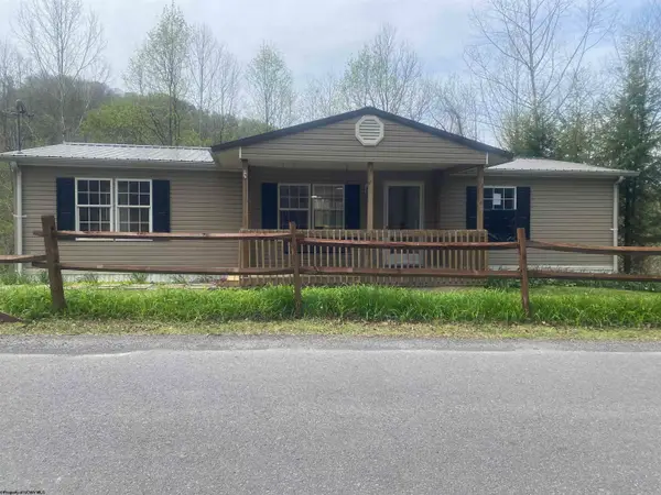 945 Pine Grove Road, Fairmont, WV 26554