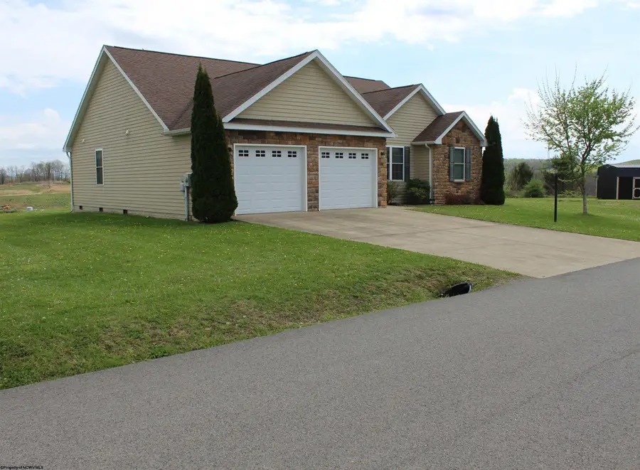 224 Meadow Ponds Lane, Maidsville, WV 26541 - #2