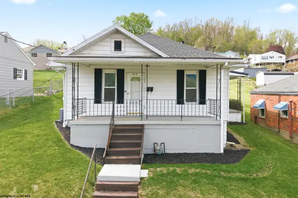 304 Thomas Avenue, Nutter Fort, WV 26301