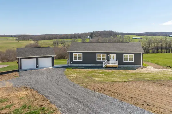 238 E Meadowlark Drive, Bruceton Mills, WV 26525