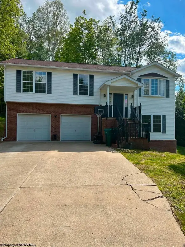 1002 Sherwood Circle, Bridgeport, WV 26330