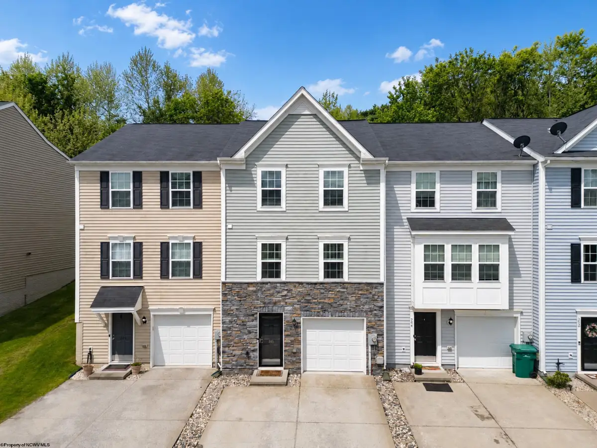 205 Queensbury Court, Fairmont, WV 26554 - #1