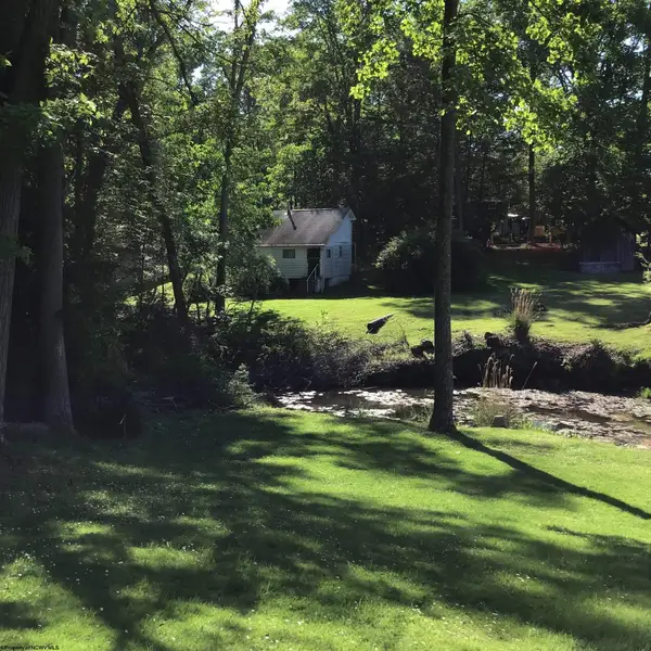 33 Woodhaven Lane, Fairmont, WV 26554-6069
