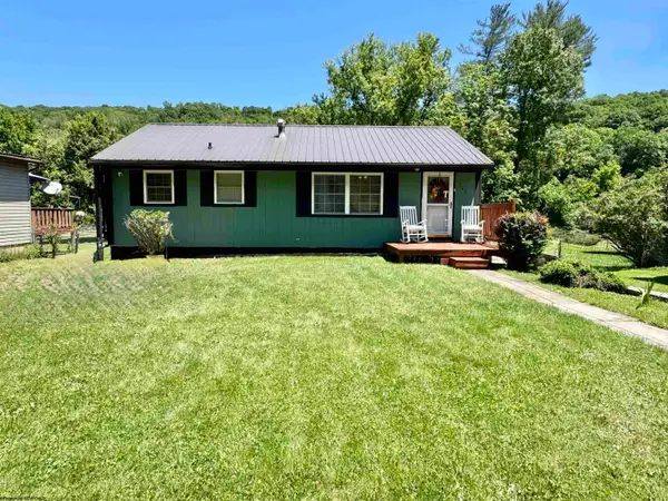 523 Maple Avenue, Grafton, WV 26354