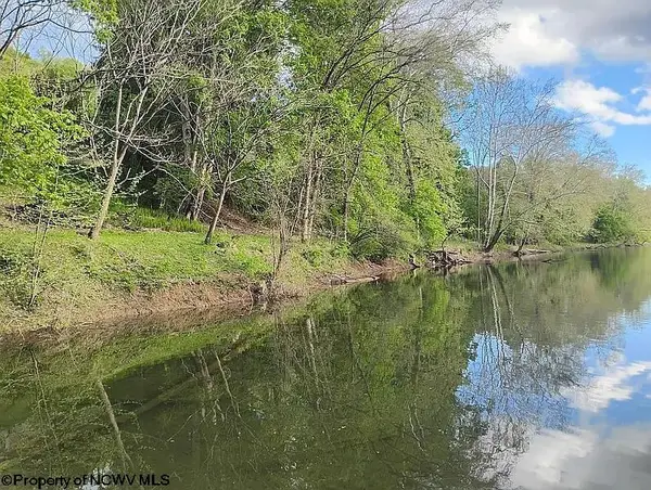 34 Sandy Beach Road, Fairmont, WV 26554