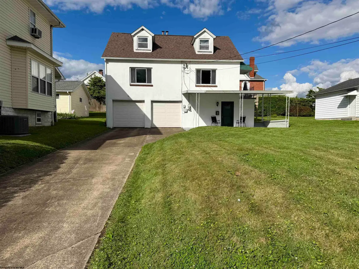 207 Florida Avenue, Fairmont, WV 26554 - #1