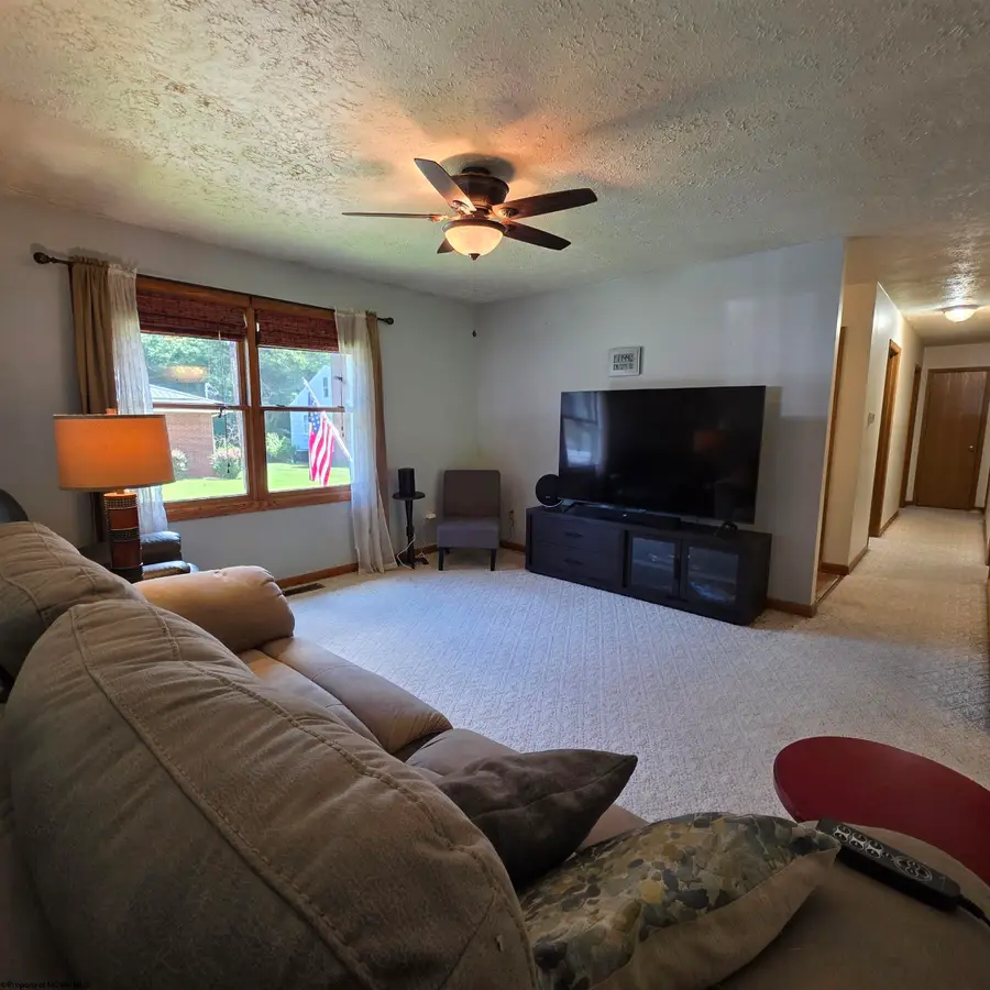 308 Cottage Avenue, Weston, WV 26452 - #3