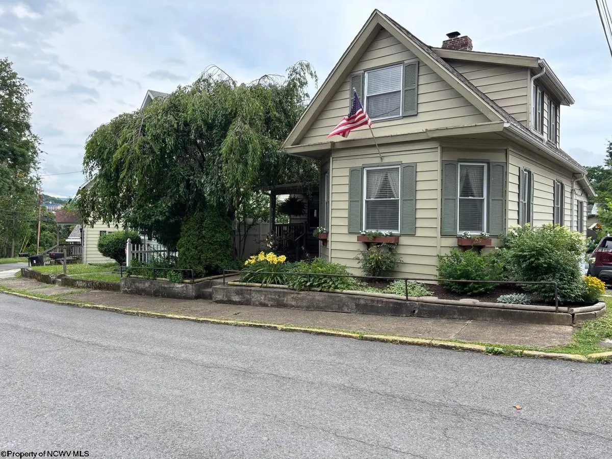 67 W Park Avenue, Westover, WV 26501 - #1
