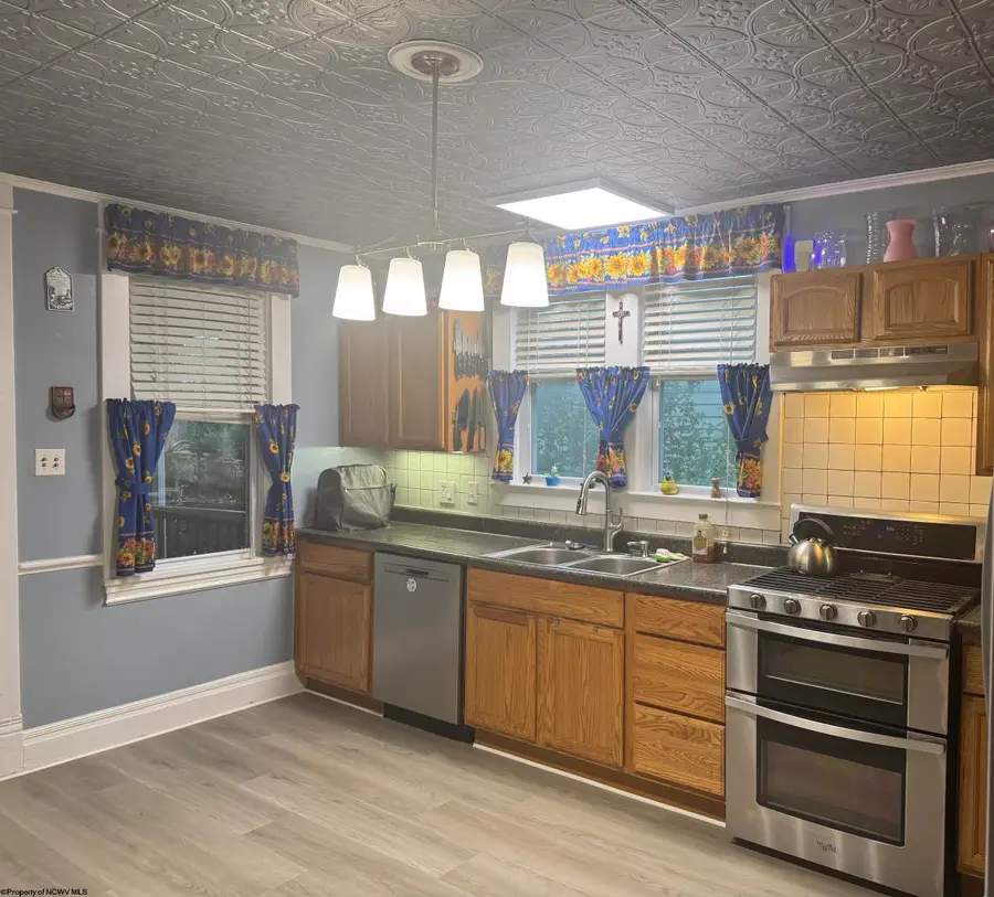 67 W Park Avenue, Westover, WV 26501 - #3