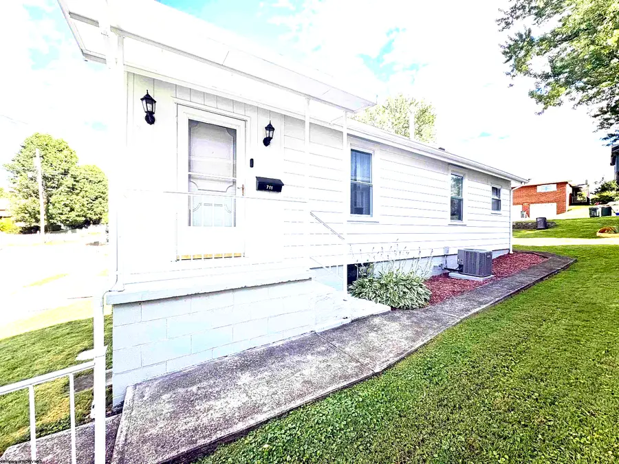 711 Ohio Avenue, Fairmont, WV 26554 - #2