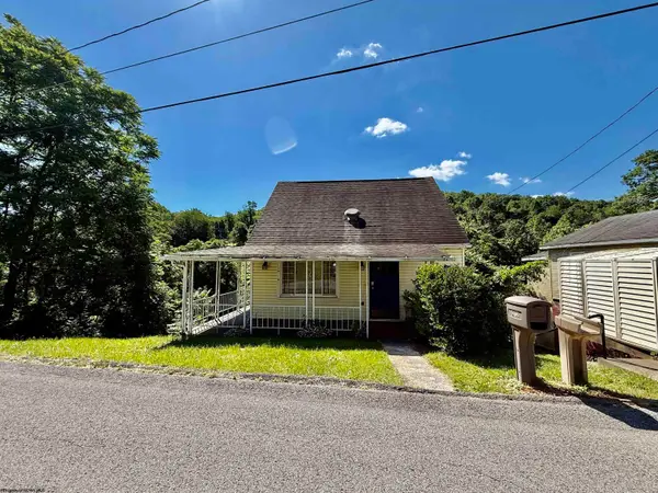 313 Thomas Avenue, Nutter Fort, WV 26301