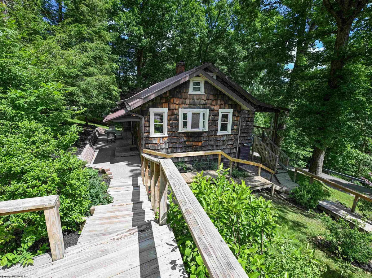 135 Camden Road, Fairmont, WV 26554-2433 - #1
